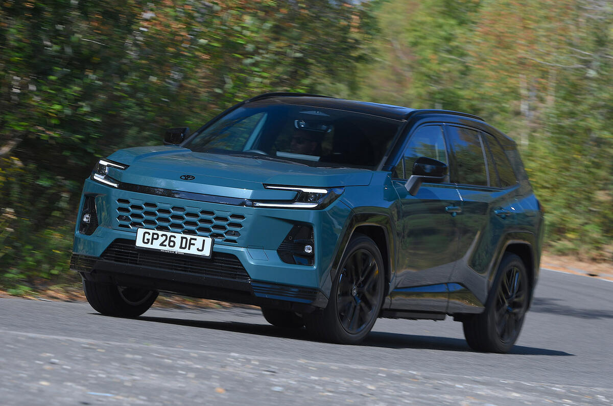 تویوتا RAV4 جدید: ظاهر خشن‌تر، برد الکتریکی خیره‌کننده‌تر!