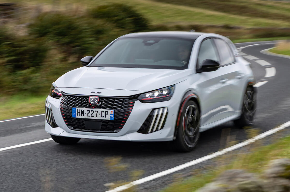 نشسته پشت فرمان پژو e-208 GTi: موشک جیبی برقی که جانشین شایسته ۲۰۵ است